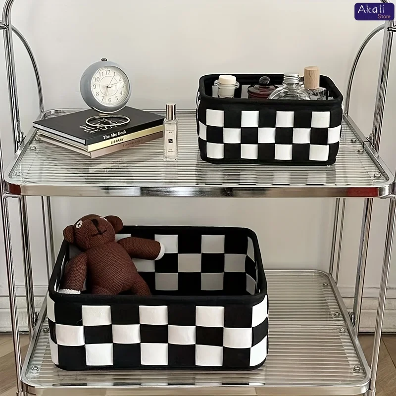 Черно-белая клетчатая корзина  – обзор и цена Cosmetic Bags